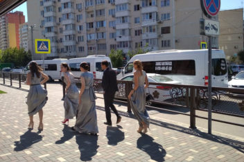 Аренда микроавтобуса Mercedes Sprinter с водителем в Краснодаре на свадьбу