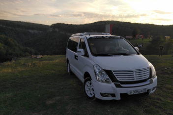 Аренда минивена Hyundai Starex с водителем