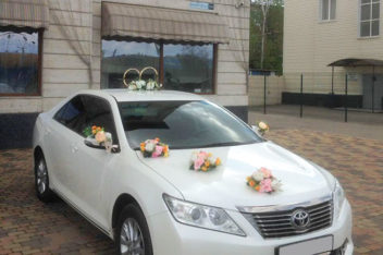 Аренда авто Toyota на свадьбу с водителем